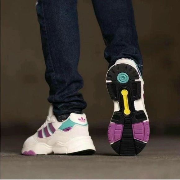 Adidas Retropy  F90 - Picture 2 of 6